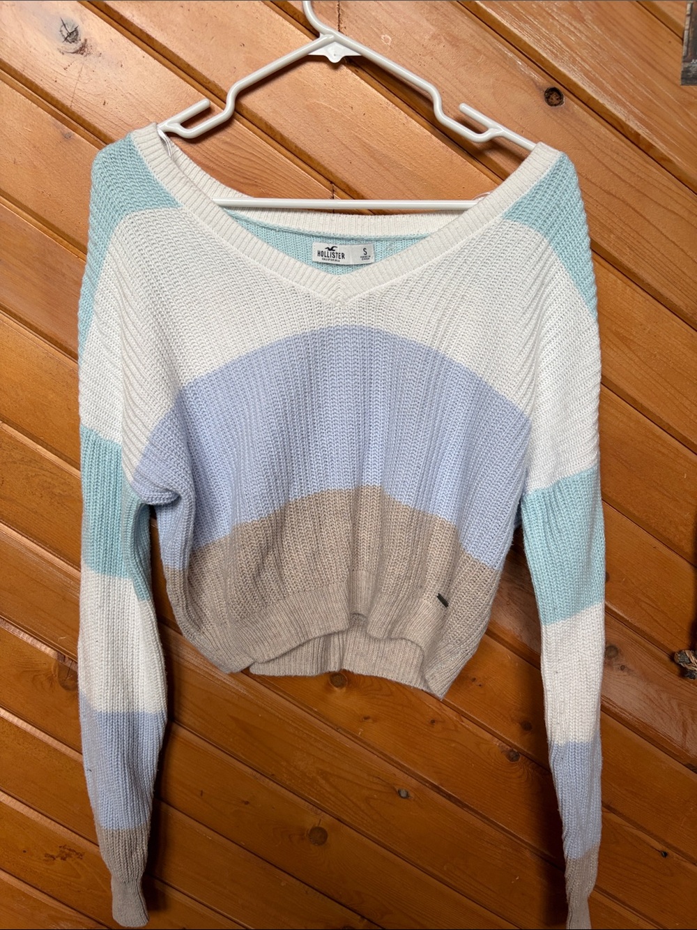 Hollister Striped V-Neck Pullover Sweater in Cream, Light Blue, Tan